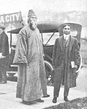 Rabindranath_Tagore_meets_Sudhindra_Bose_at_the_State_University_of_Iowa