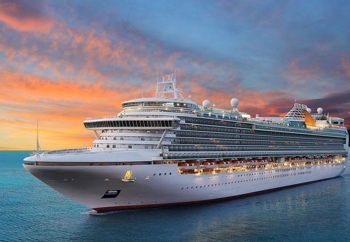 Cruise in sea