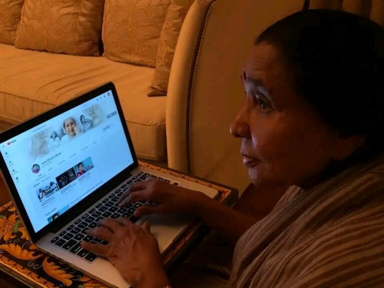 ASha with her songlist