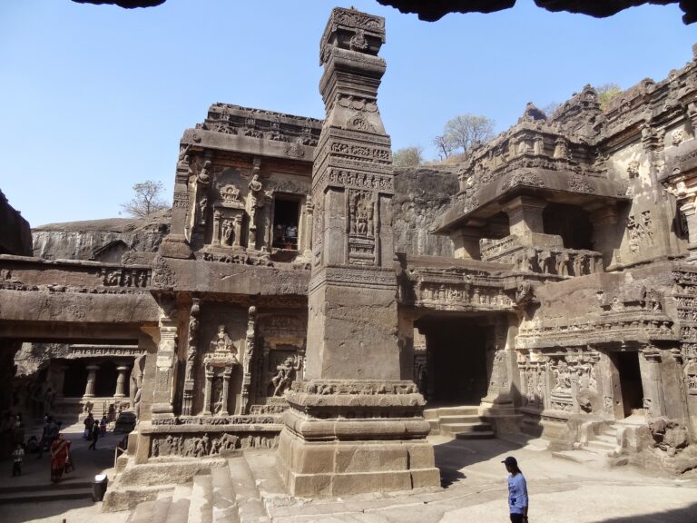 Ellora_Caves,_Kailash_Temple,_Aurangabad