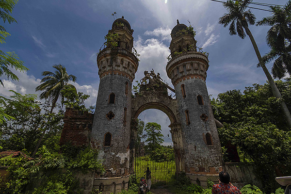 Dhanyakuria palace pillar photo