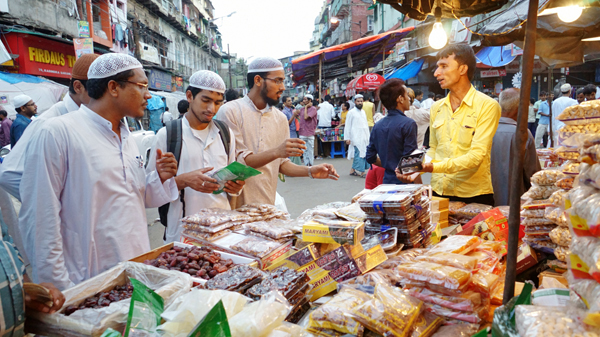 Market at Zakaria Street