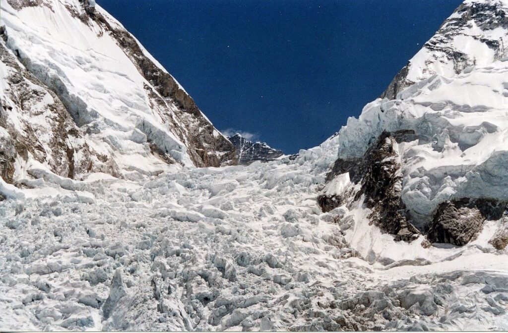everest expedition risk death and pollution by debases biswas