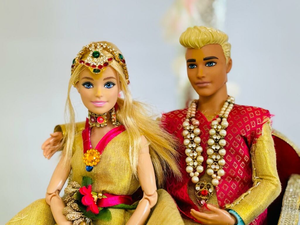 Article on playing dolls and toys (13)