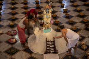 Photo Story on Annakut Puja in Kolkata