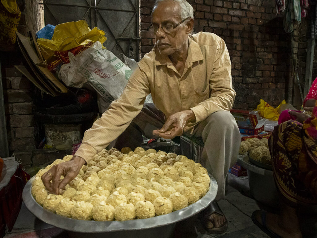 06 Jaynagarer Moa Photo Story