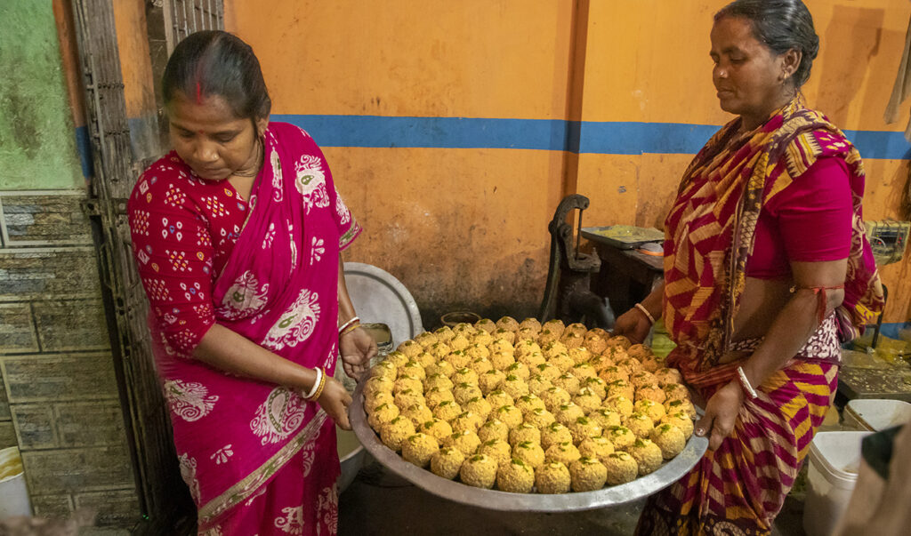 07 Jaynagarer Moa Photo Story