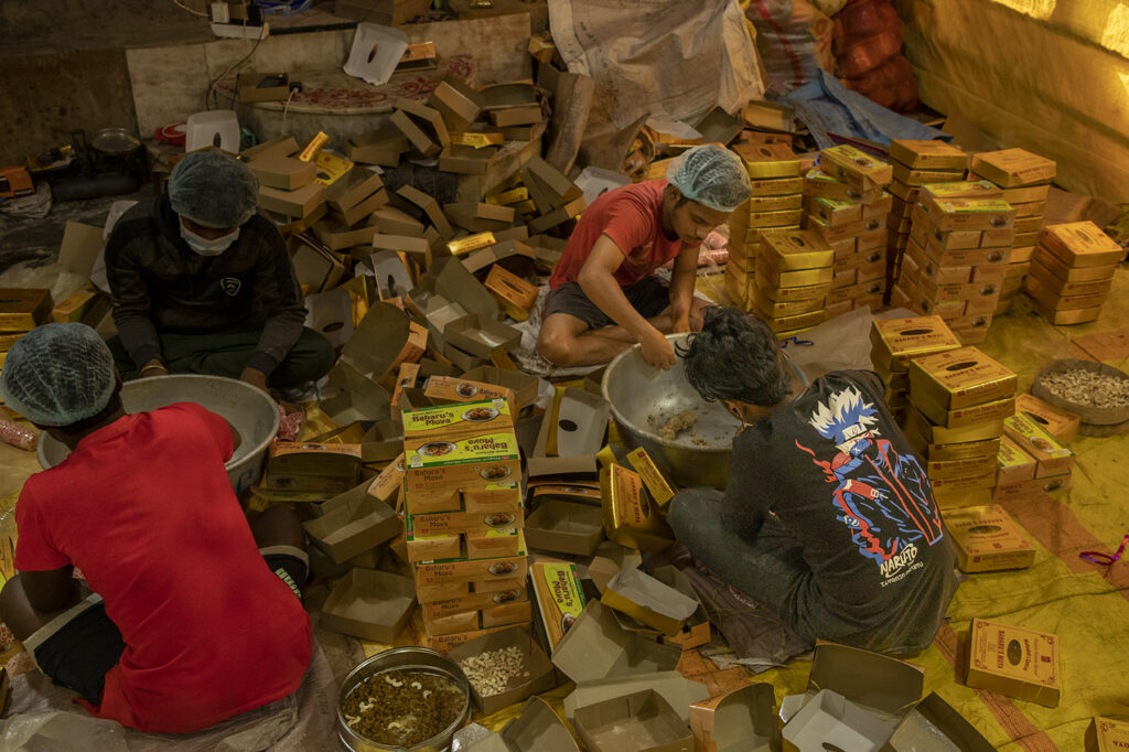 09 Jaynagarer Moa Photo Story