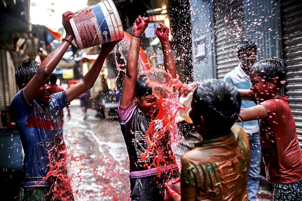 09 Holi celebration in Kolkata